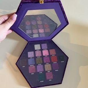 Jeffree Star Blood Lust palette
